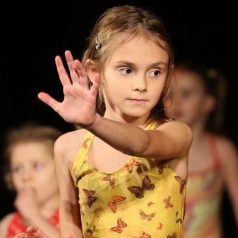 Svět pohádek - vystoupení TO a žáků pěvecké třídy L. Honzlové, 12. 12. 2016