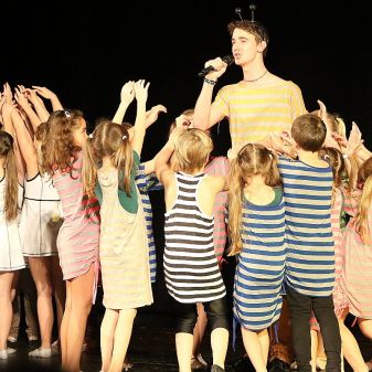 Svět pohádek - vystoupení TO a žáků pěvecké třídy L. Honzlové, 12. 12. 2016