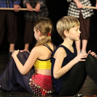 Svět pohádek - vystoupení TO a žáků pěvecké třídy L. Honzlové, 12. 12. 2016