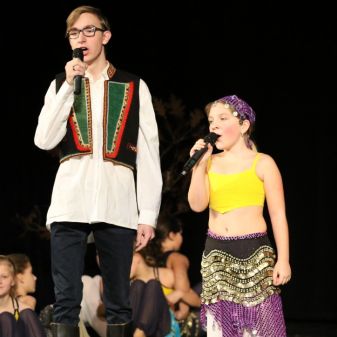 Svět pohádek - vystoupení TO a žáků pěvecké třídy L. Honzlové, 12. 12. 2016