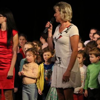 Svět pohádek - vystoupení TO a žáků pěvecké třídy L. Honzlové, 12. 12. 2016