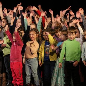 Svět pohádek - vystoupení TO a žáků pěvecké třídy L. Honzlové, 12. 12. 2016