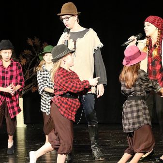 Svět pohádek - vystoupení TO a žáků pěvecké třídy L. Honzlové