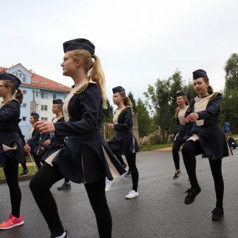 Dechový orchestr mladých a mažoretky ZUŠ - pochod městem k 80.výročí Gymnázia Humpolec, 16. 9. 2017