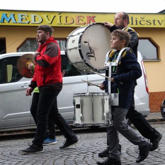 Dechový orchestr mladých a mažoretky ZUŠ - pochod městem k 80.výročí Gymnázia Humpolec, 16. 9. 2017