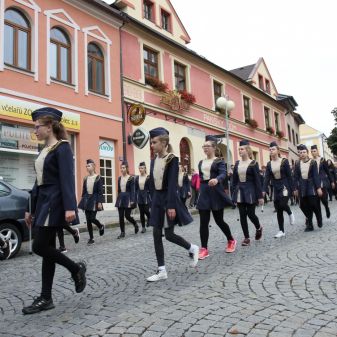 Dechový orchestr mladých a mažoretky ZUŠ - pochod městem k 80.výročí Gymnázia Humpolec, 16. 9. 2017