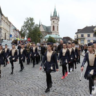 Dechový orchestr mladých a mažoretky ZUŠ - pochod městem k 80.výročí Gymnázia Humpolec, 16. 9. 2017
