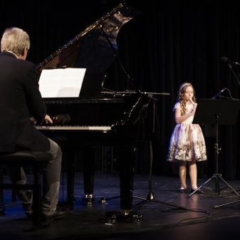 Galakoncert k 75. výročí ZUŠ, 9. 11. 2021, Divadlo Za komínem