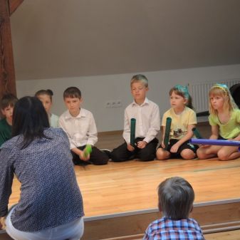 Vystoupení žáků přípravného studia (+ žáci hudební nauky), 25. 5. 2016