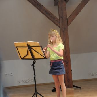 Vystoupení žáků přípravného studia (+ žáci hudební nauky), 25. 5. 2016