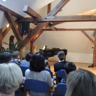 Vystoupení žáků přípravného studia (+ žáci hudební nauky), 25. 5. 2016