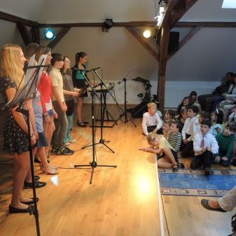 Vystoupení žáků přípravného studia (+ žáci hudební nauky), 25. 5. 2016