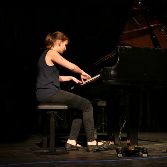 Benefiční akce Vánoce Za komínem