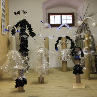 Výstava Recyklohraní, 7. 8. - 31. 10. 2017, zámek Žirovnice